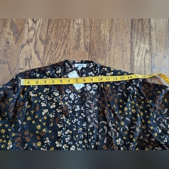 Floral kimono with black fringe, floral pattern womens size M, NWT - Picture 12 of 14